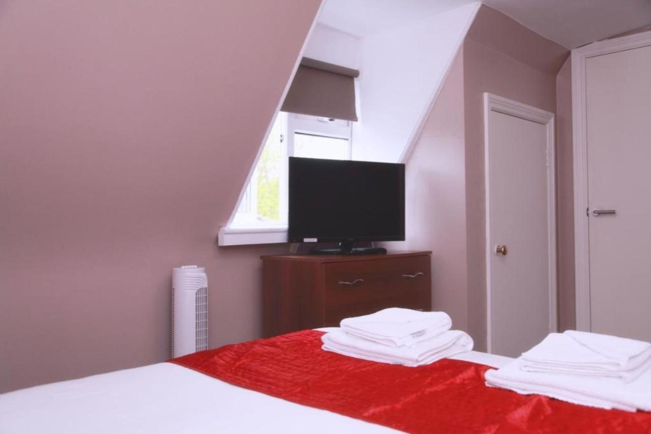 Hampton Court Hotel East Molesey Exterior photo