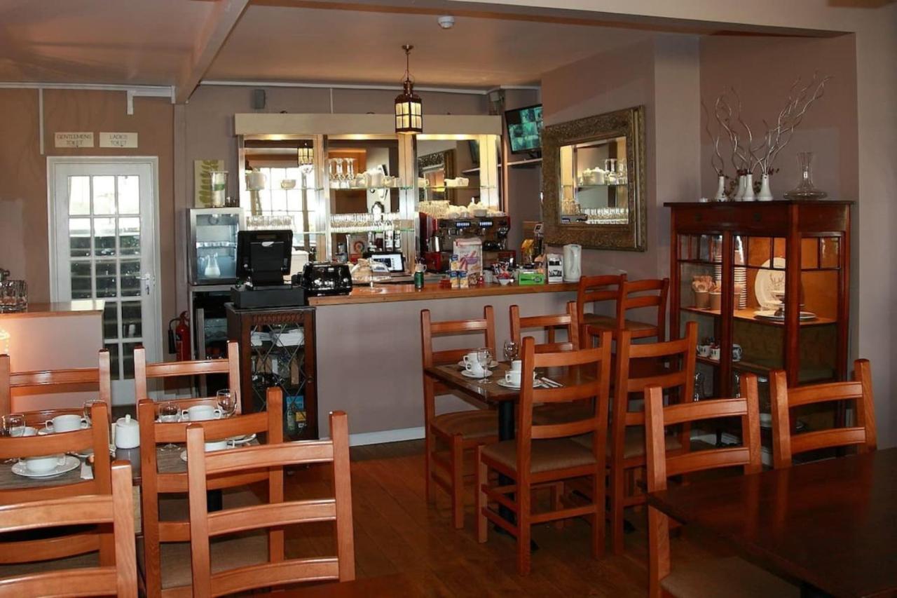 Hampton Court Hotel East Molesey Exterior photo